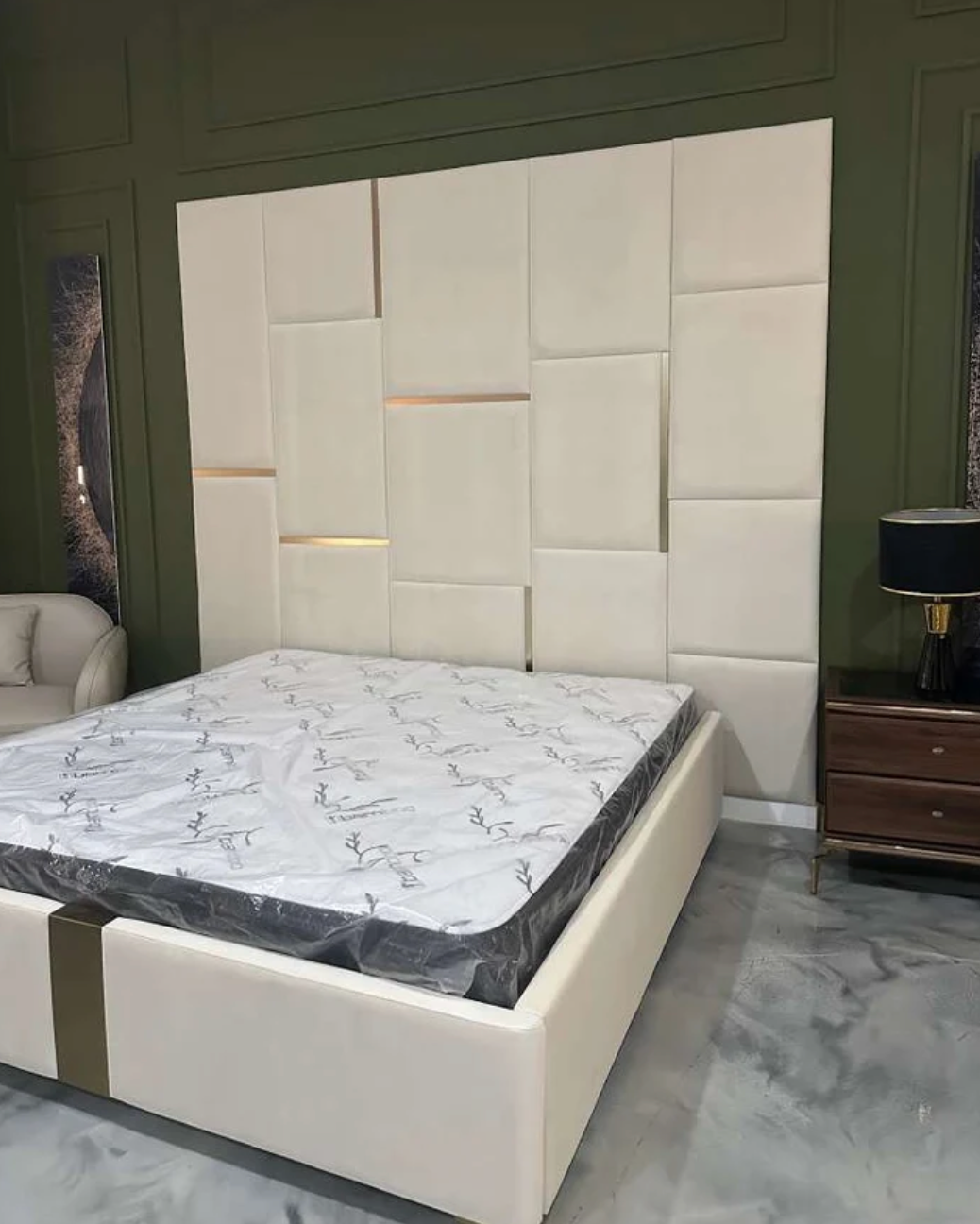 512-panel bed LOVE