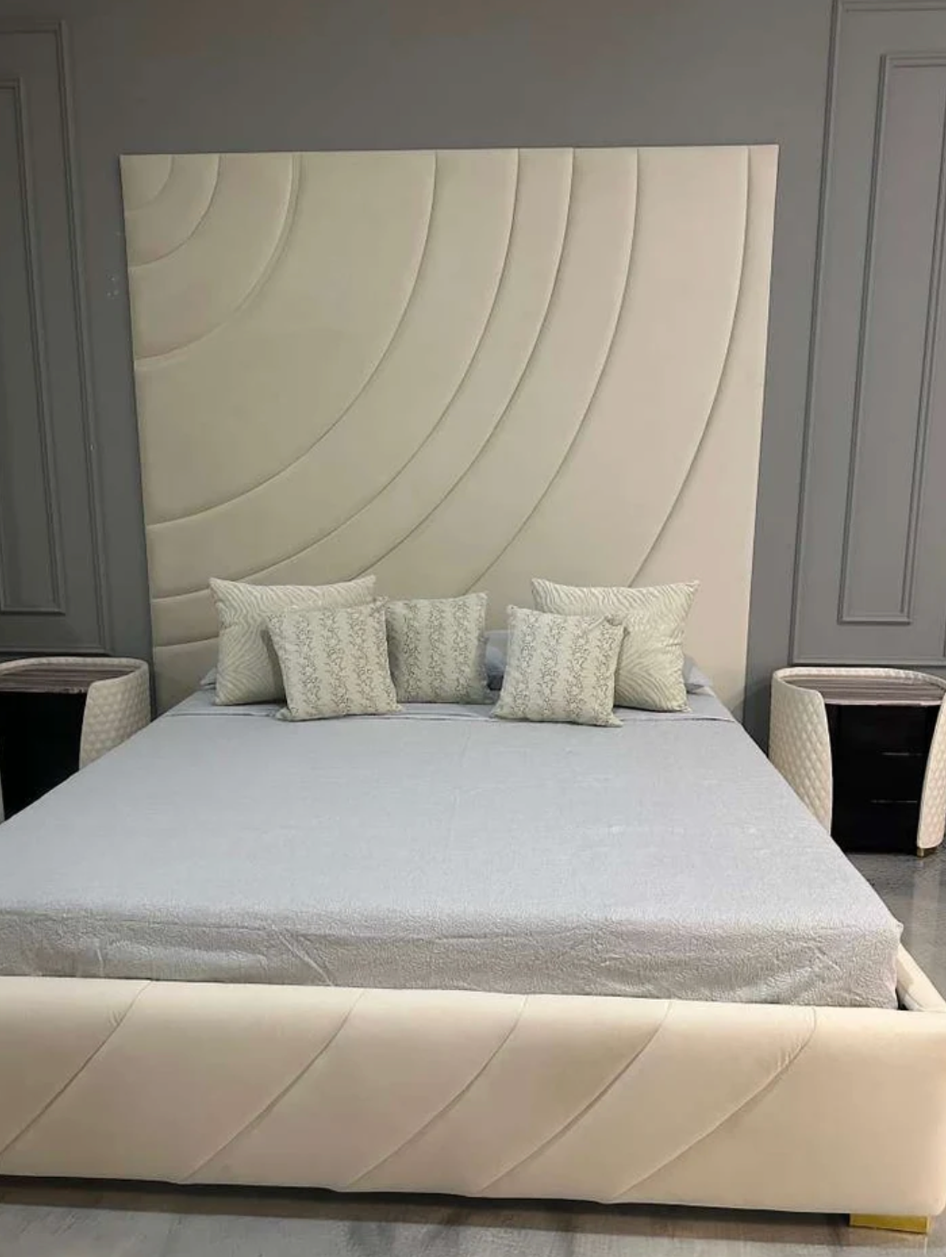 512-Panel bed Lune